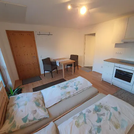Gasthof Ferienzimmer Cheztom 1 *